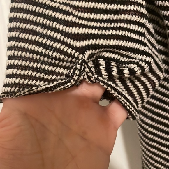 Light knit RVCA jacket. - Picture 3 of 6